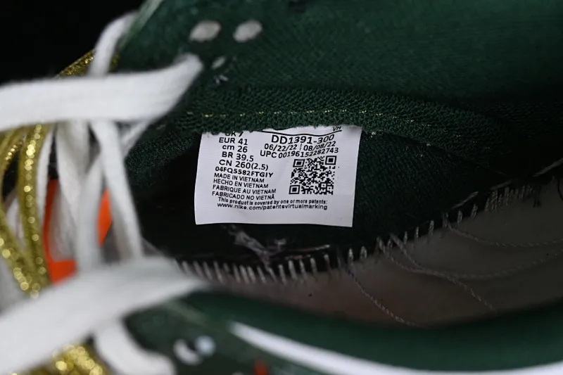 All Categories Nk SB Dunk Series Nk SB Dunk Low Low-top Sneakers Nk Dunk Low Panda Prank-Christmas Tree Green and Yellow SB Strappy Low-top Casual Sneakers DD1391-300